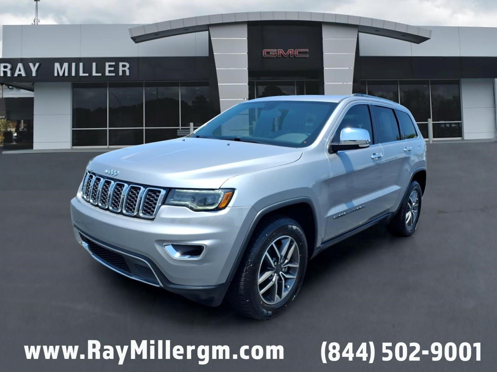 2020 Jeep Grand Cherokee Limited 4x2 in Silver — front three-quarter view